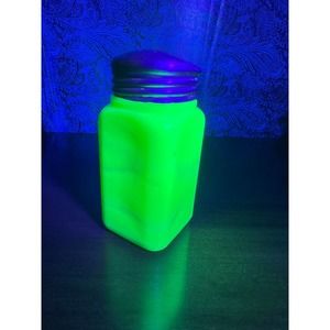 Vintage McKee custard/uranium glass shaker with metal lid